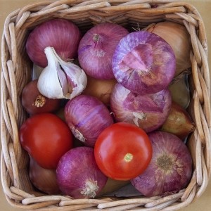 basket-with-vegetables-ceapa_food_news_romania