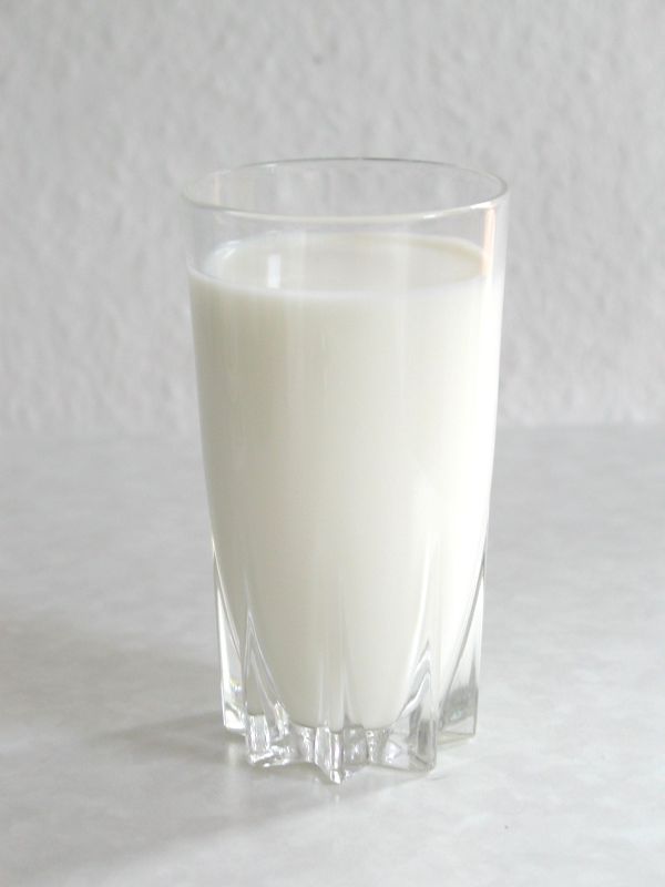 Milk_glass_lapte_fnr