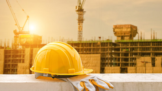 Picture of the yellow hard hat on construction site